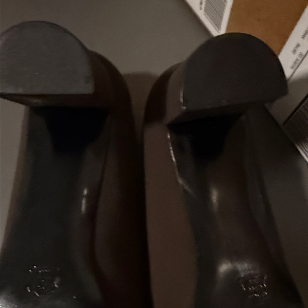 Robert Clergerie Chocolate Brown Square-Toe Block Heel Pumps - Picture 4 of 11